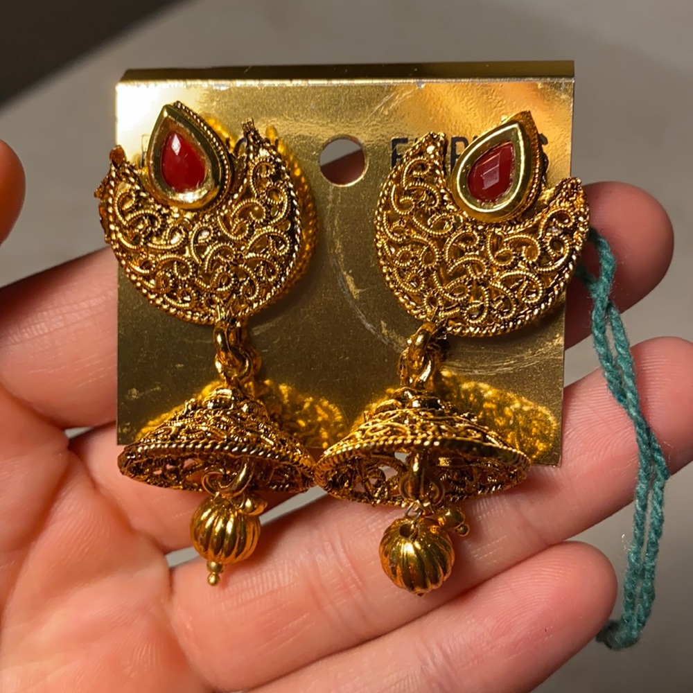 Gold and red gem